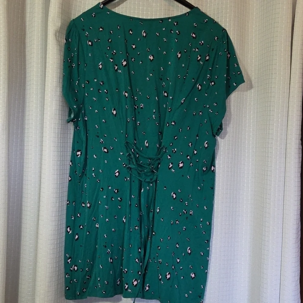 Torrid Blouse Green Animal Print Size 2 (18-20) NWT - Picture 5 of 9